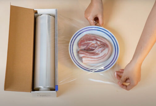 nen chon mang boc thuc pham PE hay PVC se an toan hon