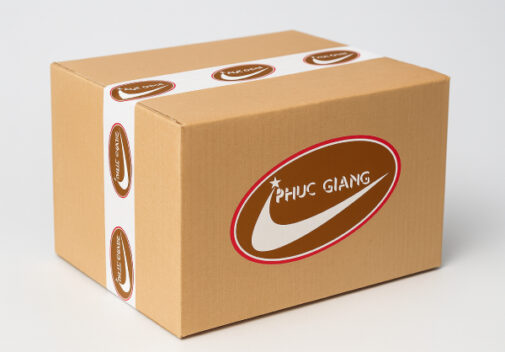thùng hàng đóng gói bằng băng dính in logo Phúc giang JSC