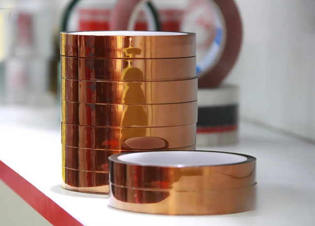 Băng dính Kapton dùng trong dây chuyền SMT – chịu nhiệt và cách điện vượt trội.