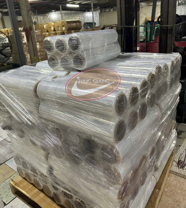 So sánh Màng PE, Màng PVC và các loại màng bao bì khác So sánh về độ co giãn của màng co PE và màng PVC