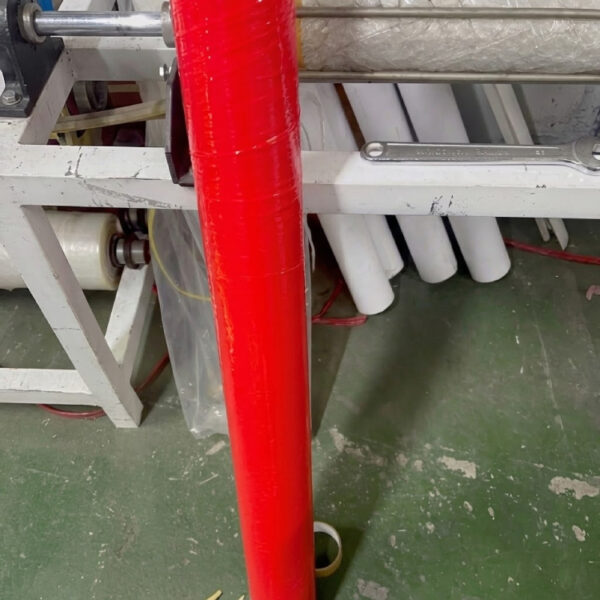 Băng keo OPP đóng gói màu đỏ khổ rộng 1280mm Băng keo OPP đóng gói màu đỏ kích thước khổ rộng 1280mm